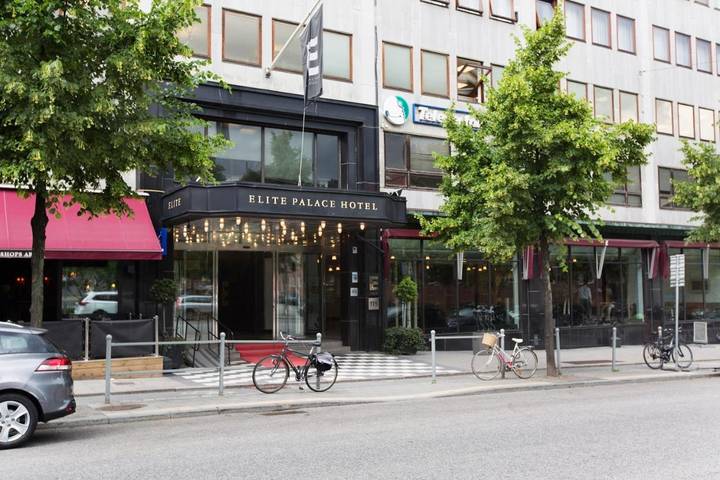 Hotell för 2 Personer, med bubbelpool samt bastu och pool i Vasastan
