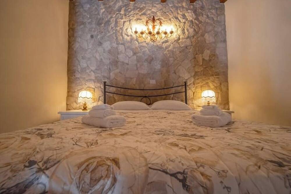 Entire apartment, Countess Isabella Suite in Bracciano, Lake Bracciano