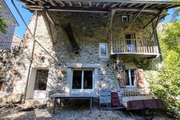 Gîte pour 8 personnes, avec jacuzzi ainsi que terrasse et jardin à Illier-et-Laramade
