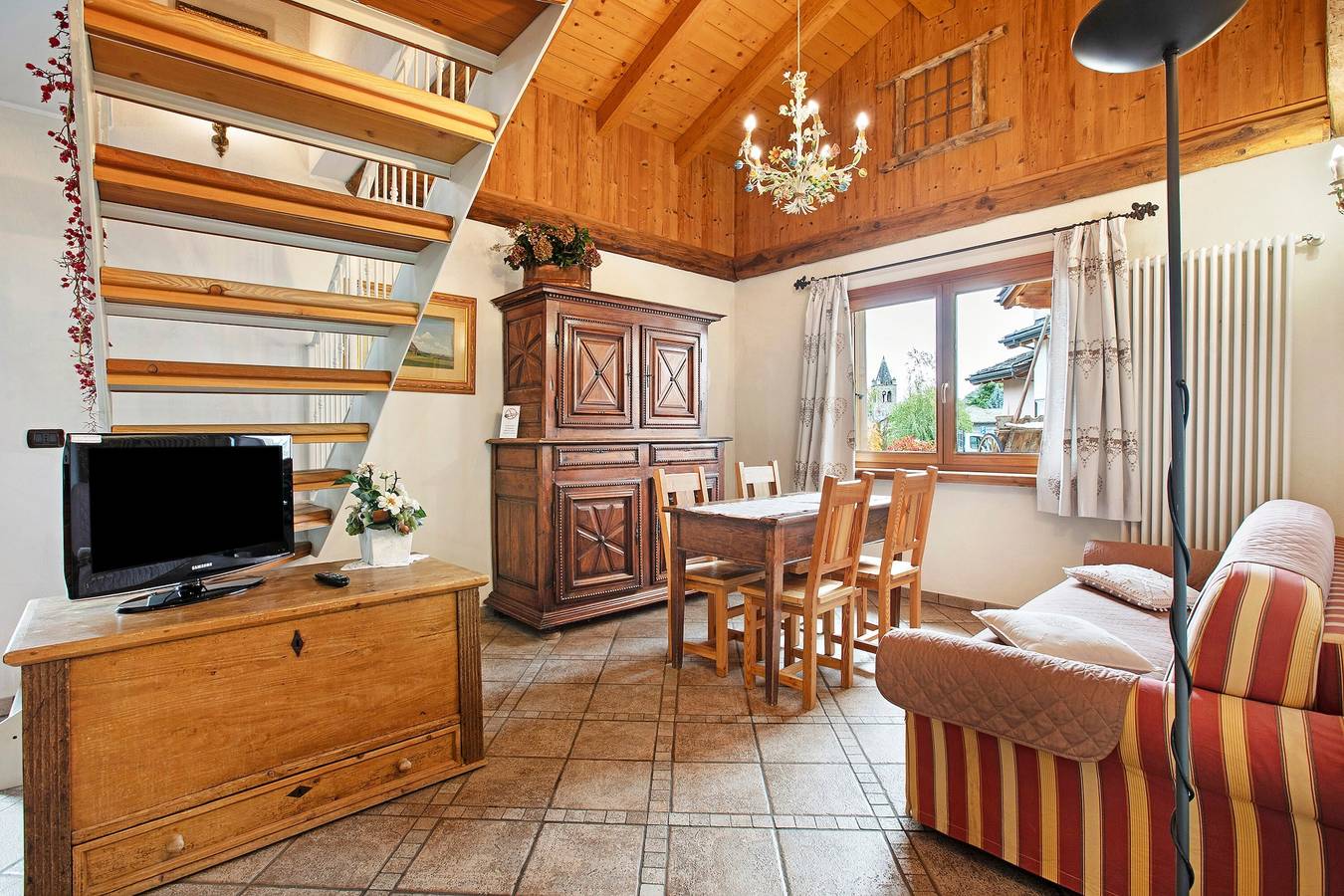 Ganze Wohnung, Ferienwohnung 'Trilocale 8' mit Bergblick, gemeinsamer Terrasse und Wlan in Gressan, Comune di Gressan