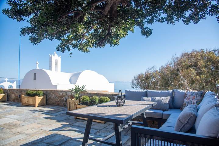 Holiday home for 2 people, with ocean view and terrace as well as garden in Ios