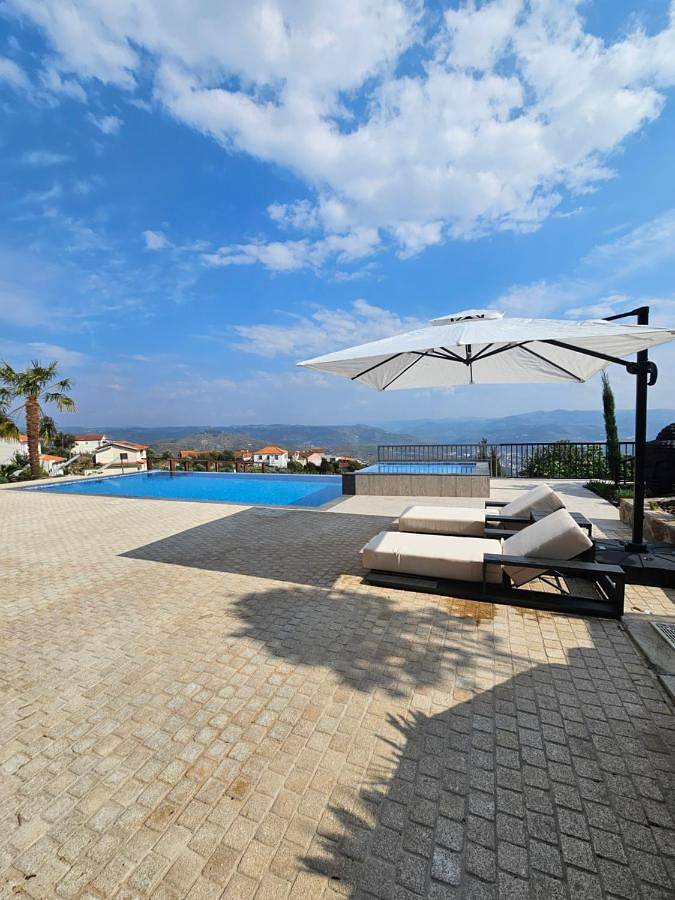 Chambre d’hôte pour 2 personnes, avec Terrasse et Jacuzzi ainsi que Jardin et Piscine