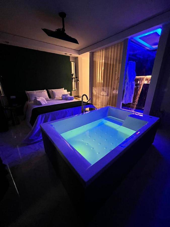 Alojamiento y desayuno para 2 personas, con balcón y jacuzzi - 1