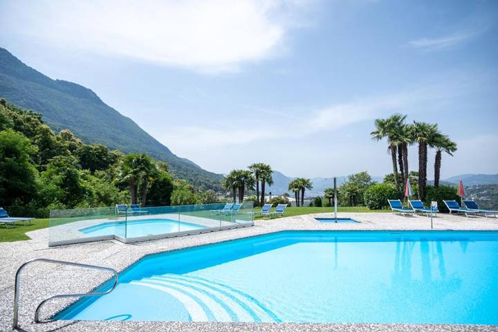 Apartahotel para 4 personas, con Balcón y Terraza además de Jardín y Piscina en Suiza