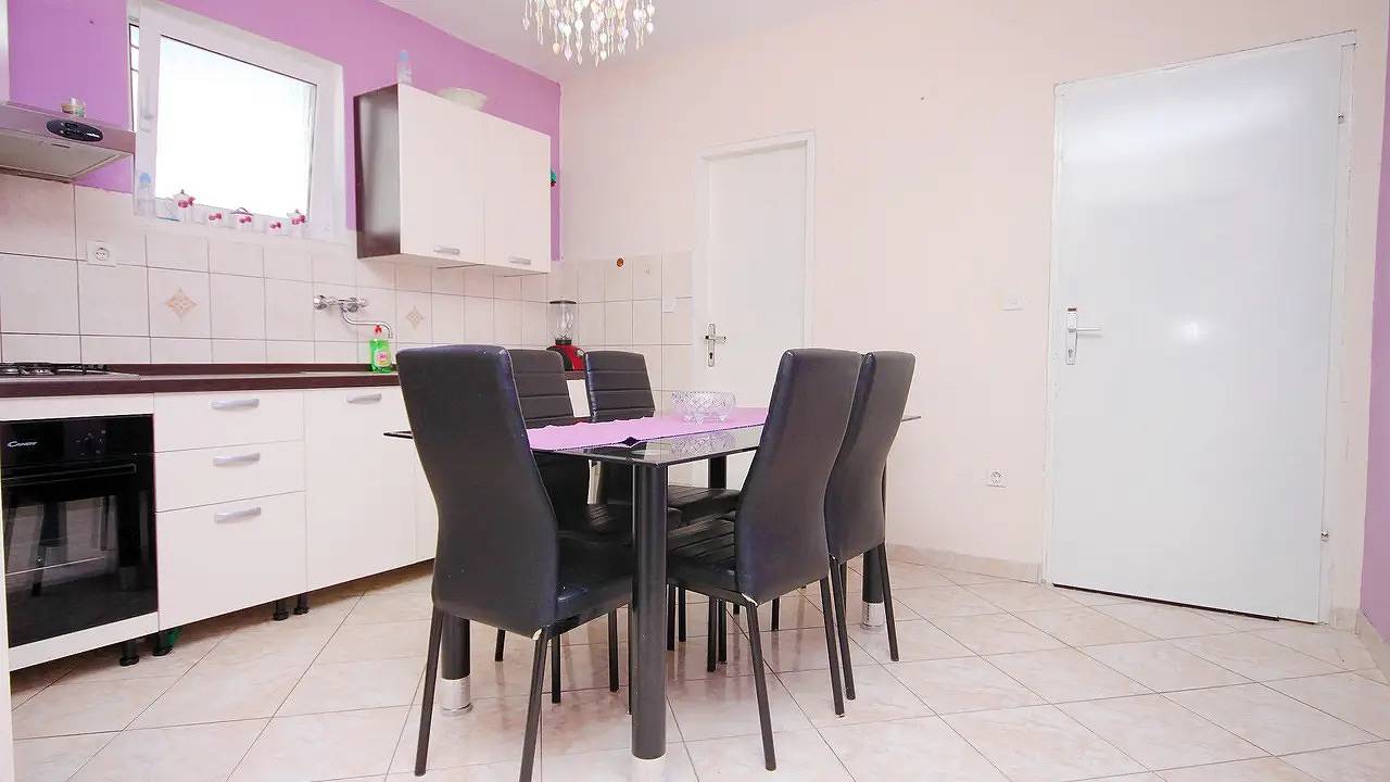 Cijeli apartman za odmor, Ferienwohnung für 5 Personen (64 m²) in Pakostane in Plaža Pakoštane, Pakostane