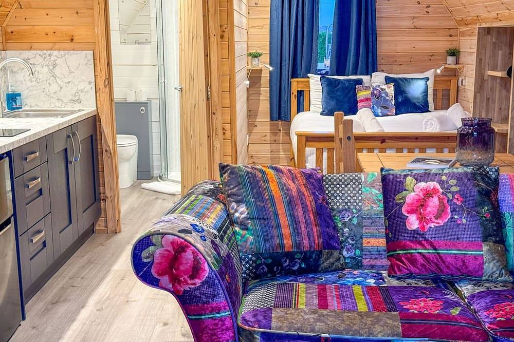 Luxury Glamping Pod over Fishing Lake in Boston (Lincolnshire), Lincolnshire