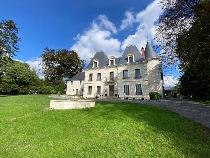 Gîte pour 2 personnes, avec piscine ainsi que jardin et jacuzzi à Varennes-Vauzelles
