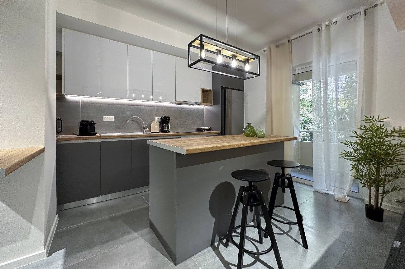 Appartement entier, Liv - Modern Comfort Oasis in Pagrati in Section centrale d'Athènes, Athènes