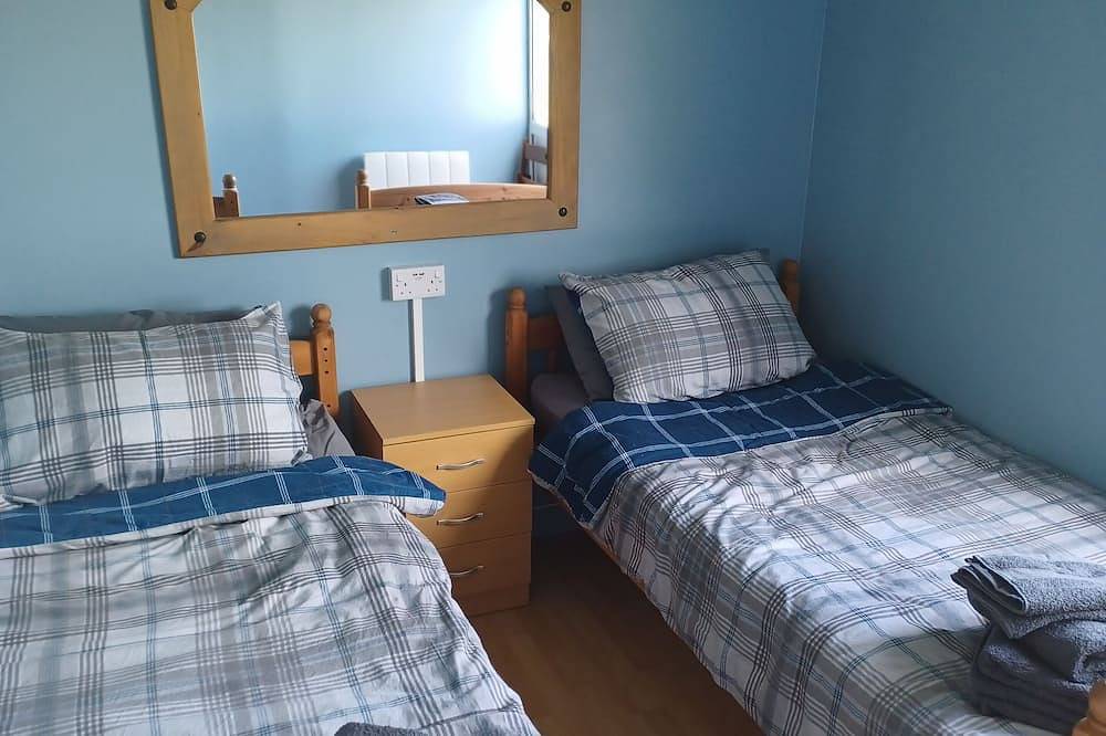 Cosy chalet with all year round sunroom. Ideal location in West Wales to explore in Kidwelly, Carmarthenshire
