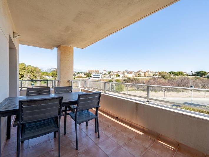 Entire holiday apartment, Spacious family apartment on Costa Daurada shore in Vandellòs i l'Hospitalet de l'Infant, Costa Dorada