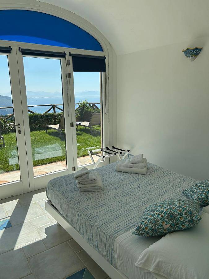 Gîte pour 2 personnes, avec Terrasse ainsi que Jardin et Vue à Scala - 3