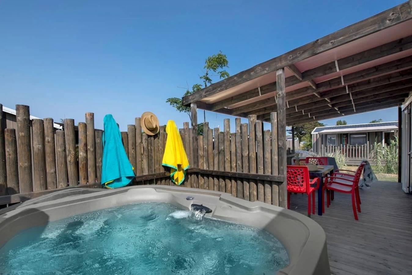 Zecamping 5 étoiles familial parc aquatique mobil-home Tv Lv clim 32m2 in Château-d'Olonne, Les Sables-d'Olonne