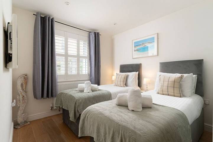 Entire apartment, 3 Bedroom Sea View Modern Apartment in St. Ives, Cornwall