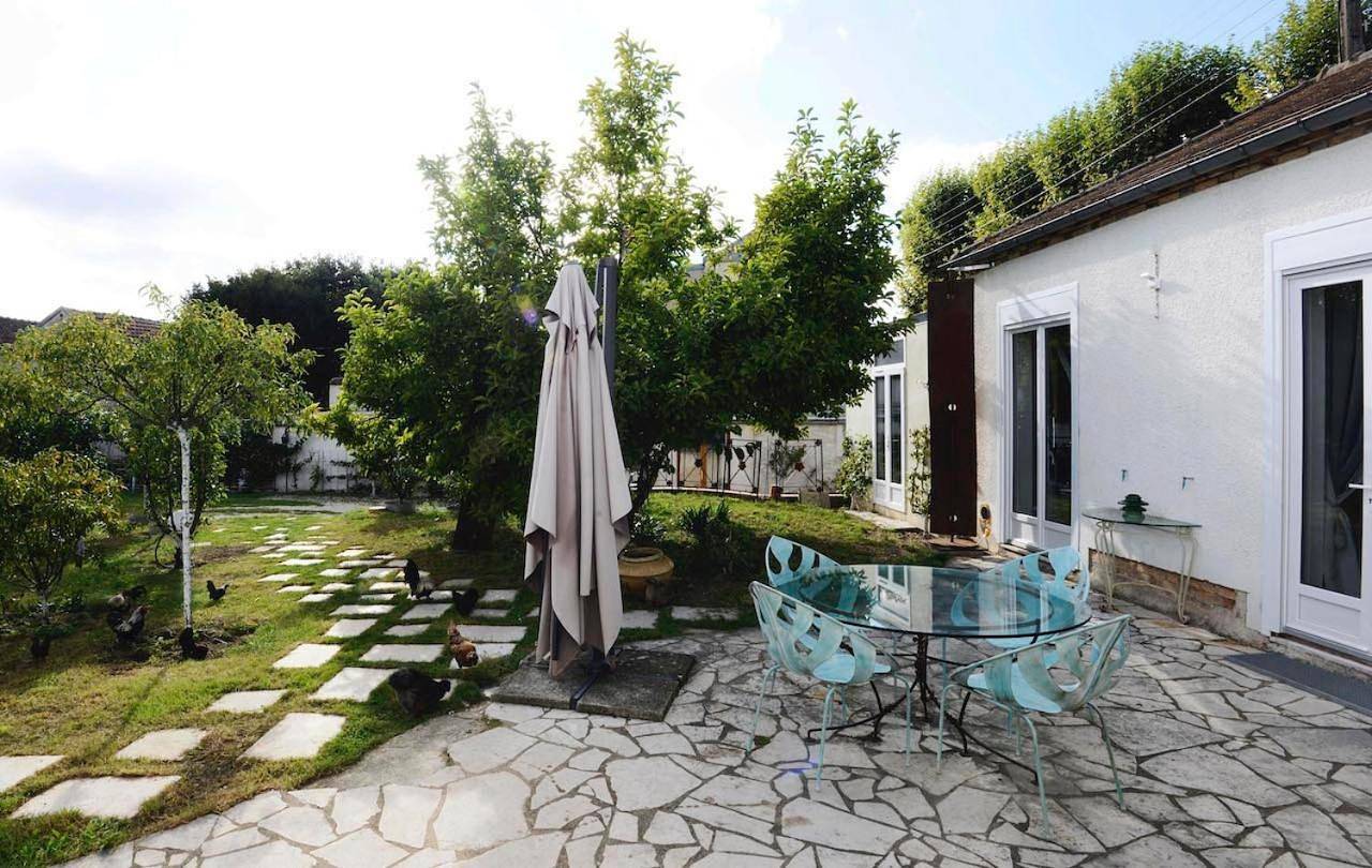 Family Room with Private Terrace and garden view in Sens, Yonne