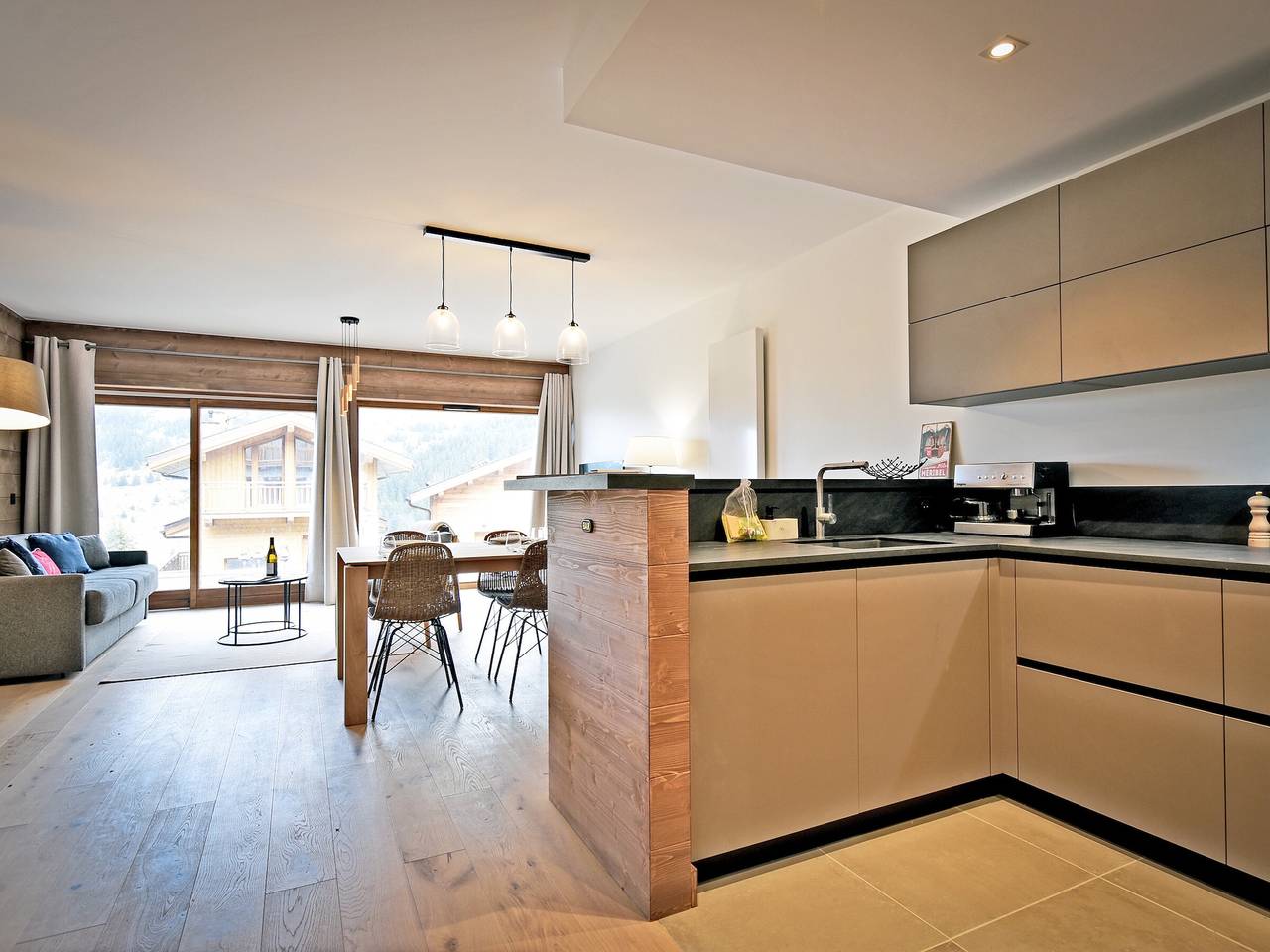 Entire apartment, Spacious apartment with terrace 2 min from slopes, covered parking and concierge service in Méribel-Mottaret, Les Allues