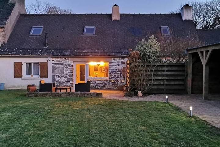 Location de vacances pour 2 personnes, avec Terrasse et Jardin à Commana