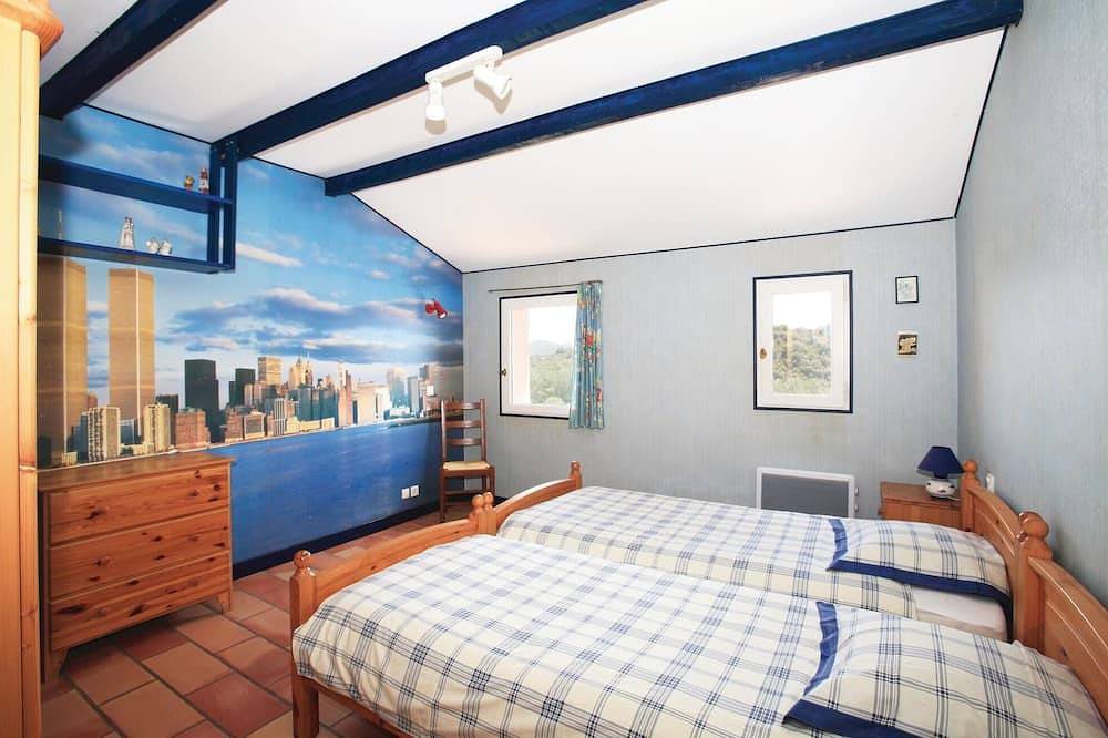 4 bedroom awesome home in Roquebrun in Roquebrun, Béziers region