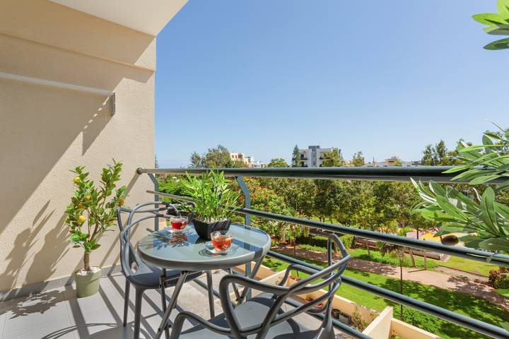 Appartement entier, Appartement 'Ajuda Mar Holidays' avec parking, balcon et Wi-Fi in São Martinho, Île de Madère