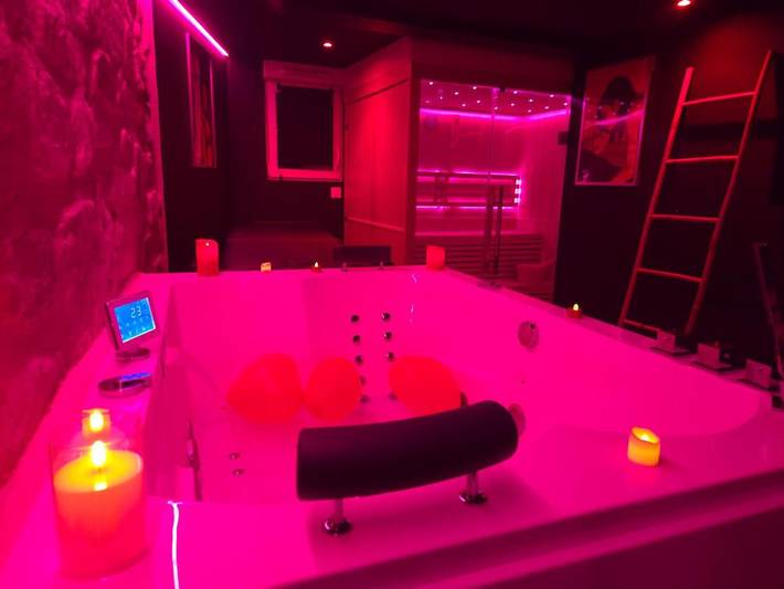 Villa pour 2 personnes, avec terrasse ainsi que sauna et jacuzzi