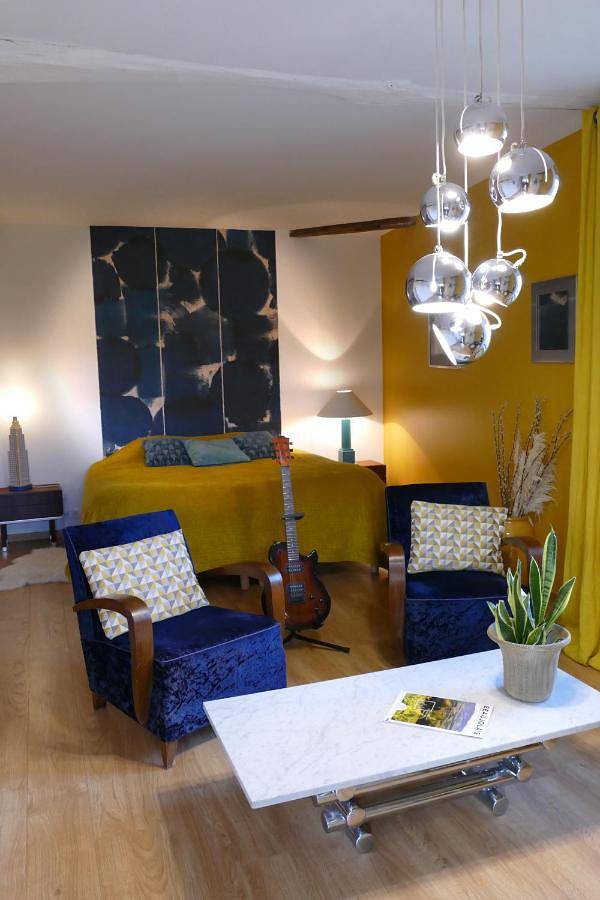 Location de vacances pour 3 personnes, avec Terrasse ainsi que Jardin et Piscine à Lancié - 2
