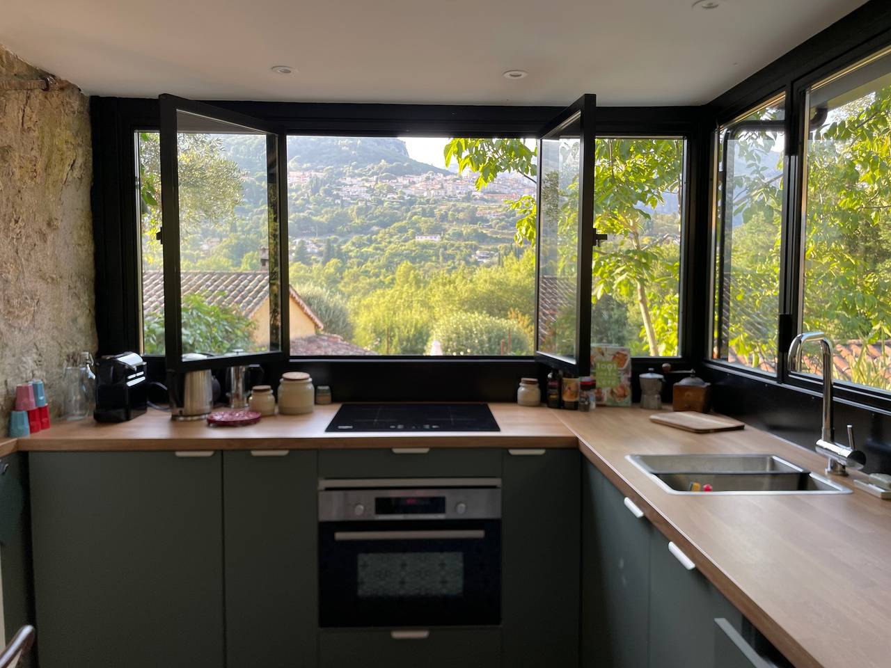 Ferienhaus 'La Bergerie' mit Bergblick, Gemeinschaftspool und Wlan in Le Bar-sur-Loup, Mittelmeerküste (Frankreich)