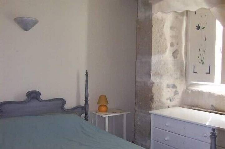 Gîte pour 2 personnes, avec jardin ainsi que terrasse et piscine, animaux acceptés à Pont-de-Labeaume - 3