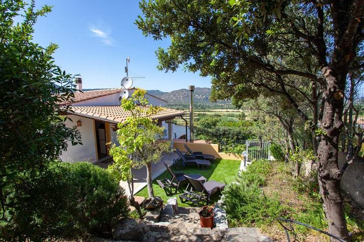 Maison d’hôte pour 2 personnes, avec Balcon et Terrasse ainsi que Jardin et Vue à San Teodoro