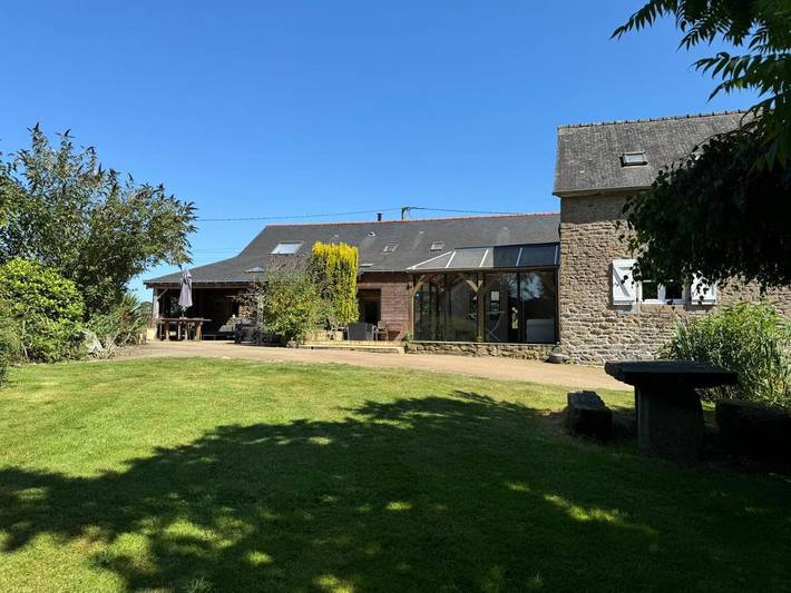 Location de vacances pour 13 personnes, avec Jacuzzi ainsi que Terrasse et Jardin à La Chapelle-Saint-Aubert