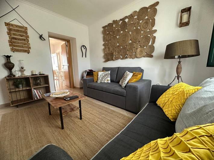 Location de vacances pour 4 personnes, avec terrasse ainsi que piscine et vue à Moura - 4