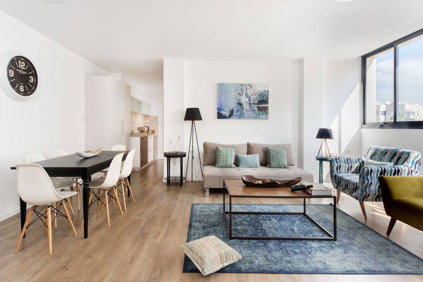 Entire apartment, Stylish Spacious 3Br Apartment 5min From the Beach in Tel Aviv, Tel Aviv District
