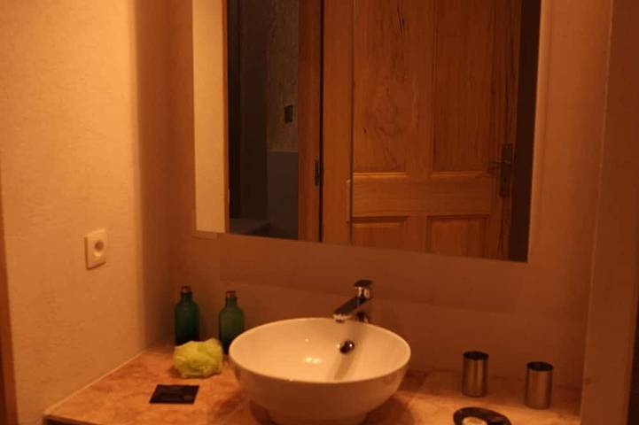 Location de vacances pour 6 personnes, avec balcon et jardin à Barret-de-Lioure - 4