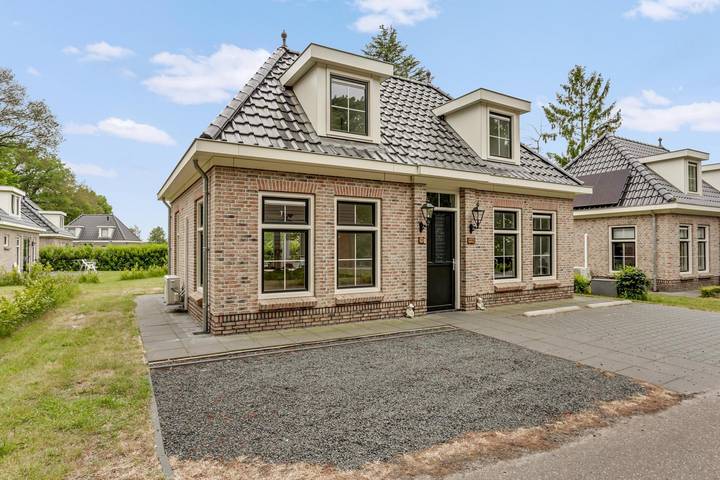 Vakantiepark voor 6 personen, with Balkon/Terras and Terras as well as Tuin in Hoge Hexel