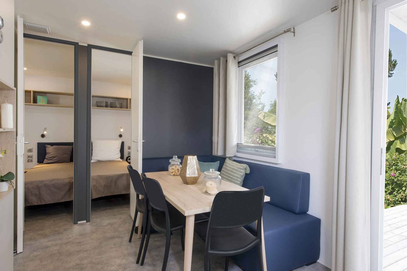 Mobile home with covered outdoor veranda  in Manerba del Garda, Garda Mountains