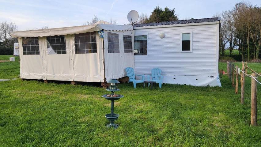 Gîte pour 4 personnes, avec terrasse ainsi que vue et jardin à Chambellay - 2
