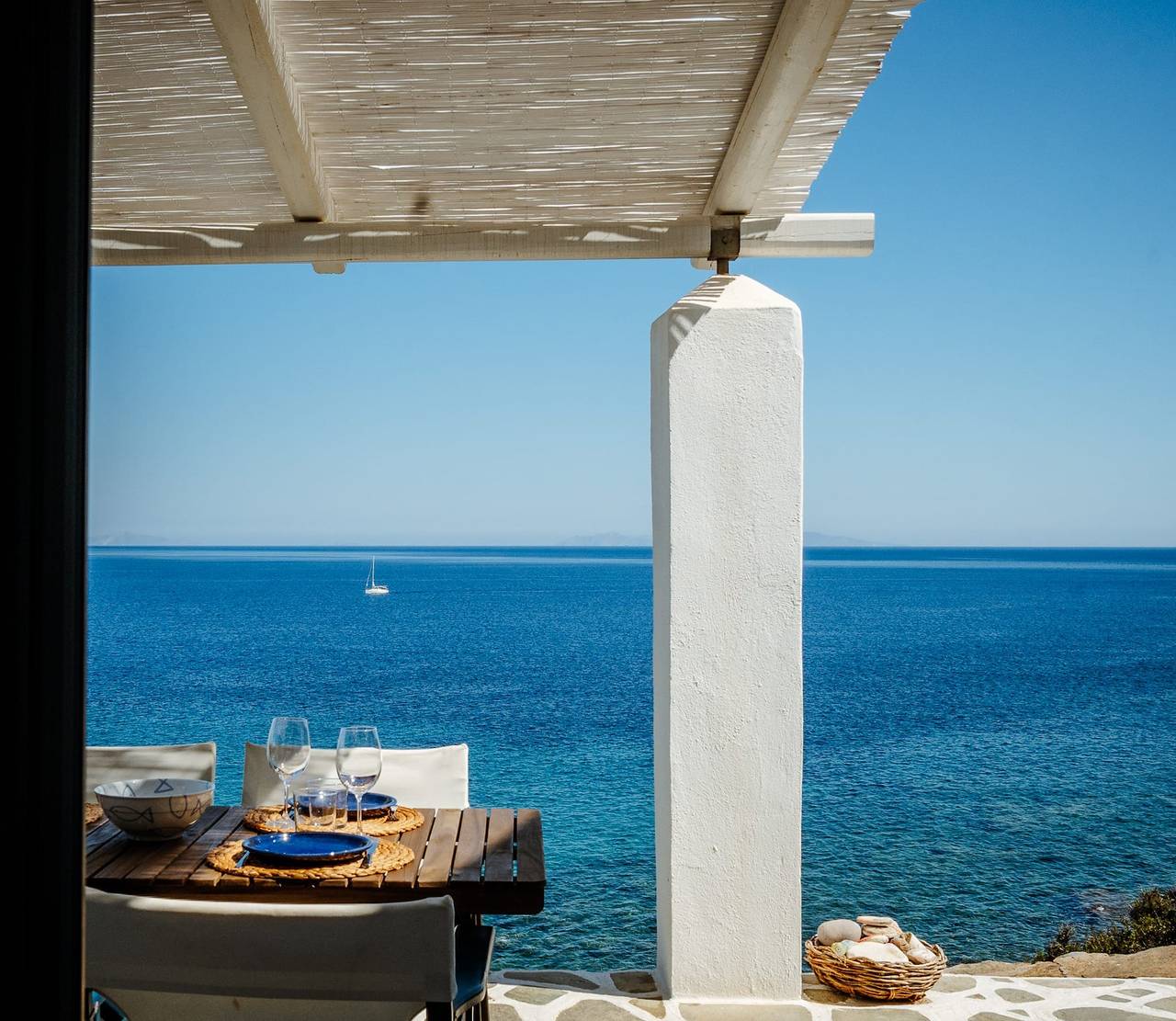 #Hh03 Seafront villa overlooking Chrysopigi in Platis Gialos Sifnos, Cícladas