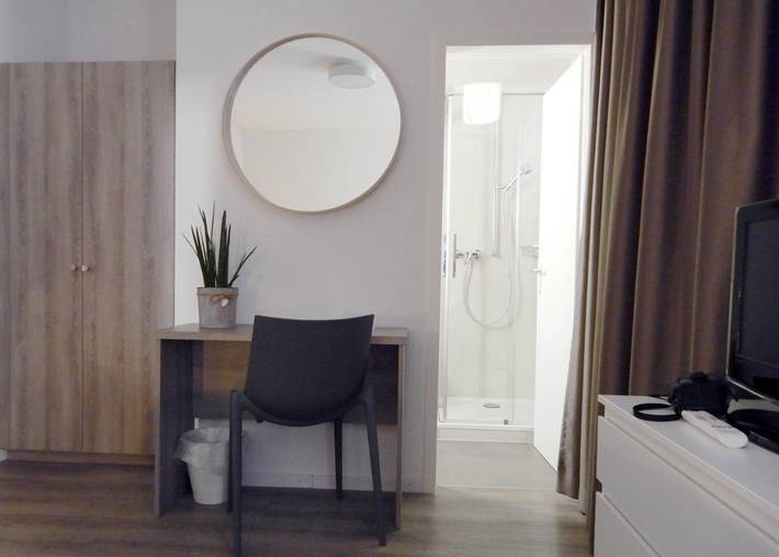 Hôtel pour 3 personnes, avec terrasse et vue, animaux acceptés à Neuchâtel - 2