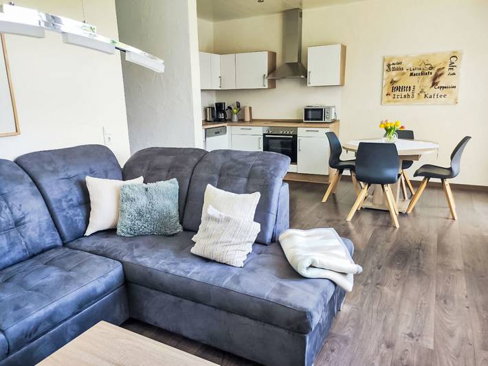 Ferienwohnung mit Meerblick für 4 Personen, mit Balkon und Terrasse sowie Garten und Sauna