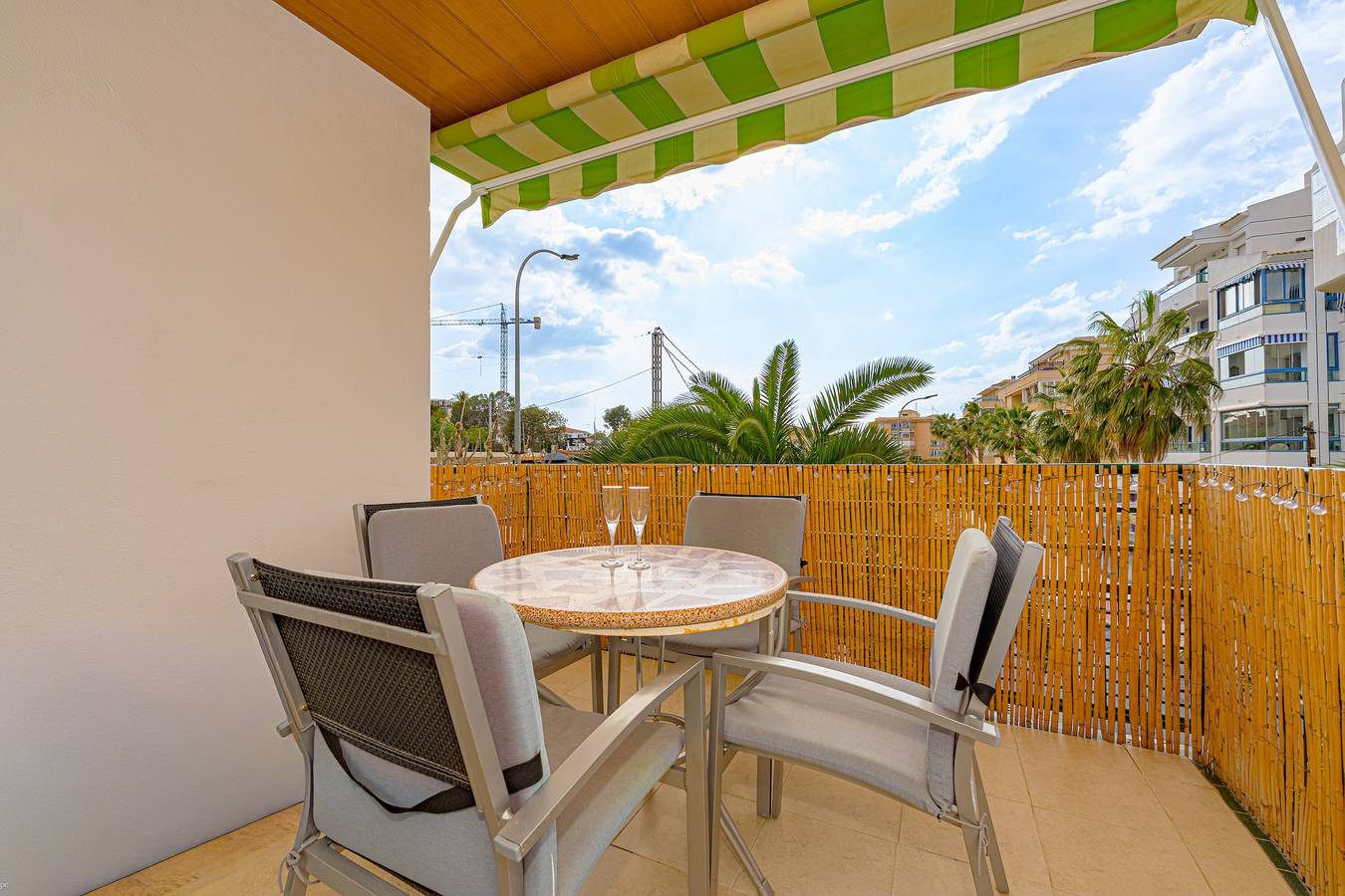 Geheel appartement, Appartement 'Capitolio 1g' met uitzicht op de bergen, Wi-Fi en airconditioning in L'Albir, L'Alfàs del Pi