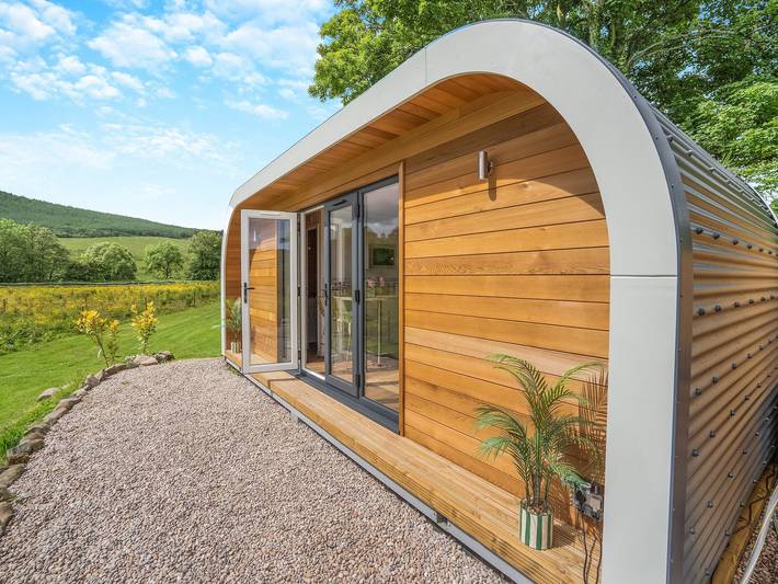 Log cabin for 2 people, with garden in Scotland