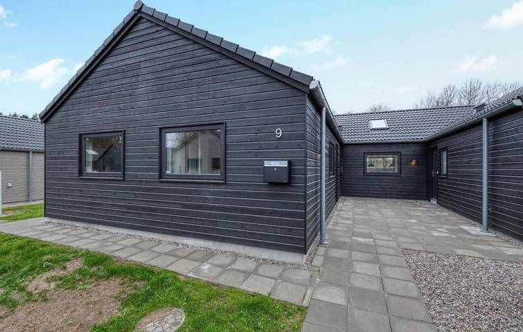 Ferienhaus für 16 Personen, mit Whirlpool und Garten sowie Pool und Sauna in Jesendorf
