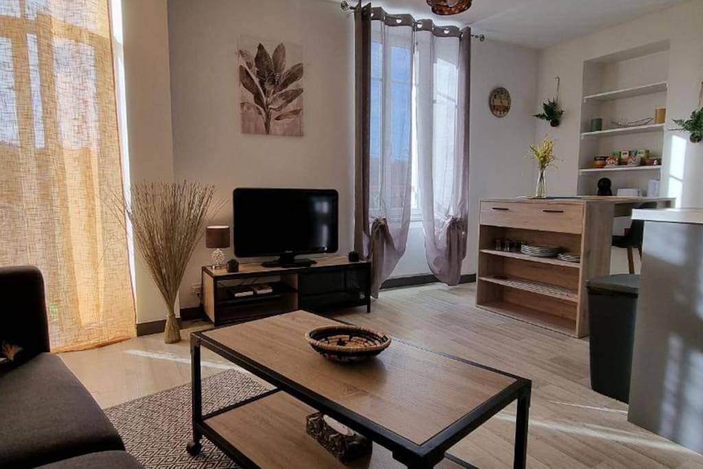 Appartement entier, One-Bedroom Apartment in Saint-Junien, Région de Rochechouart