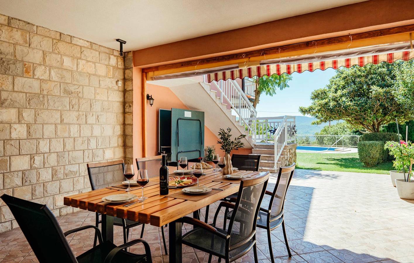 Charmantes Apartment mit Pool in der Nähe des Zentrums und der Sehenswürdigkeiten von Imotski in Imotski, Makarska Riviera