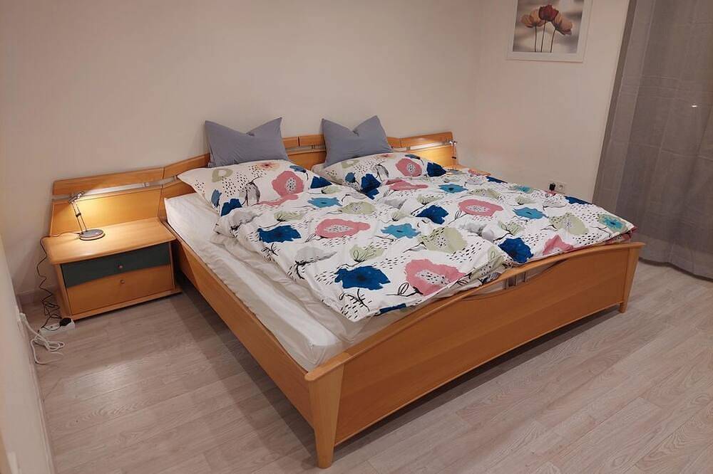 Ganze Wohnung, Ferienwohnung Holiday Prümtal - 4-Bett-Ferienwohnung Dusche/Wc in Waxweiler, Eifelkreis Bitburg-Prüm