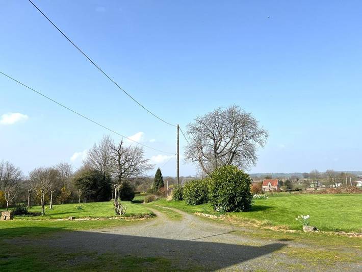 Location de vacances pour 2 personnes, avec jardin ainsi que vue et terrasse à Sourdeval - 2