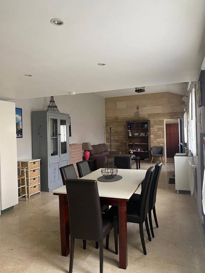 Location de vacances pour 5 personnes, avec vue et jardin à Pontault-Combault - 3