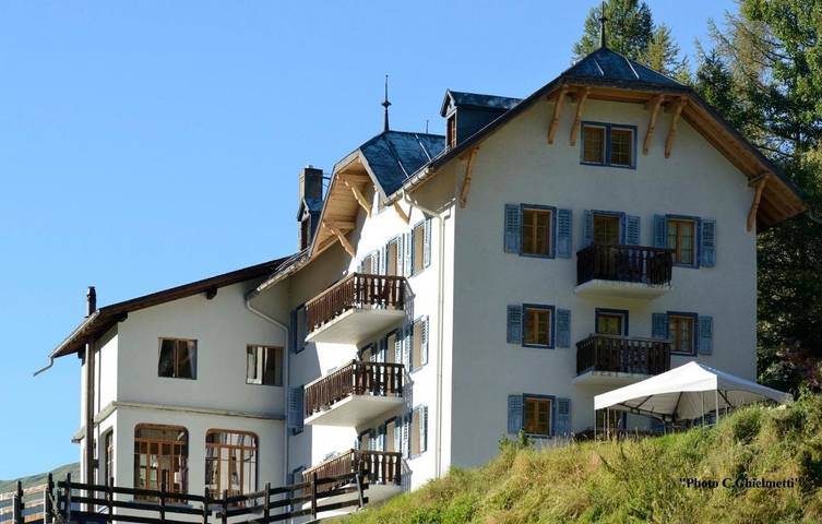 Hôtel pour 3 personnes, avec Balcon et Terrasse ainsi que Jardin et Vue à Evolène