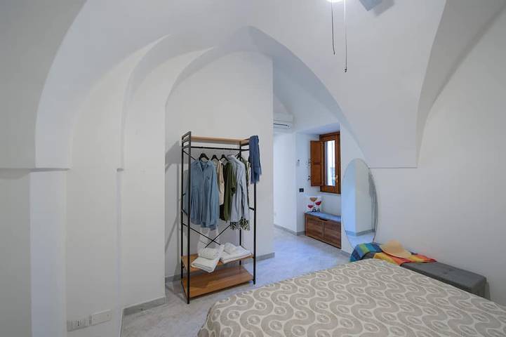 Entire apartment, Enjoyable 1-bedroom apartment with AC in charming Minori,cozy apartment no steps in Minori, Amalfi Coast