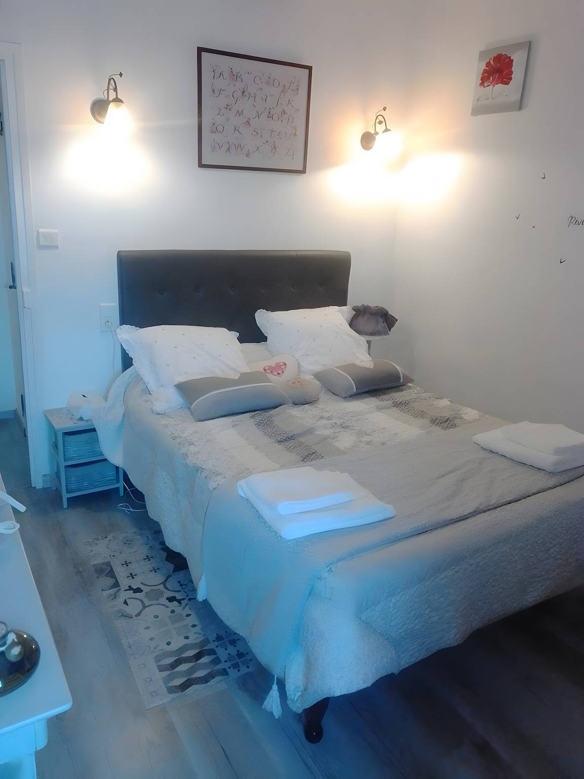 Chambre d'hôtes - Suite familiale avec vue sur la montagne, Wi-Fi et climatisation in Robion, Parc naturel régional du Luberon