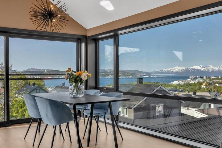 Villa für 10 Personen, mit Terrasse und Garten sowie Ausblick, mit Haustier in Tromsø