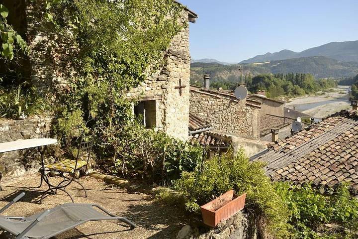 Gîte pour 4 personnes, avec vue et terrasse dans Pontaix